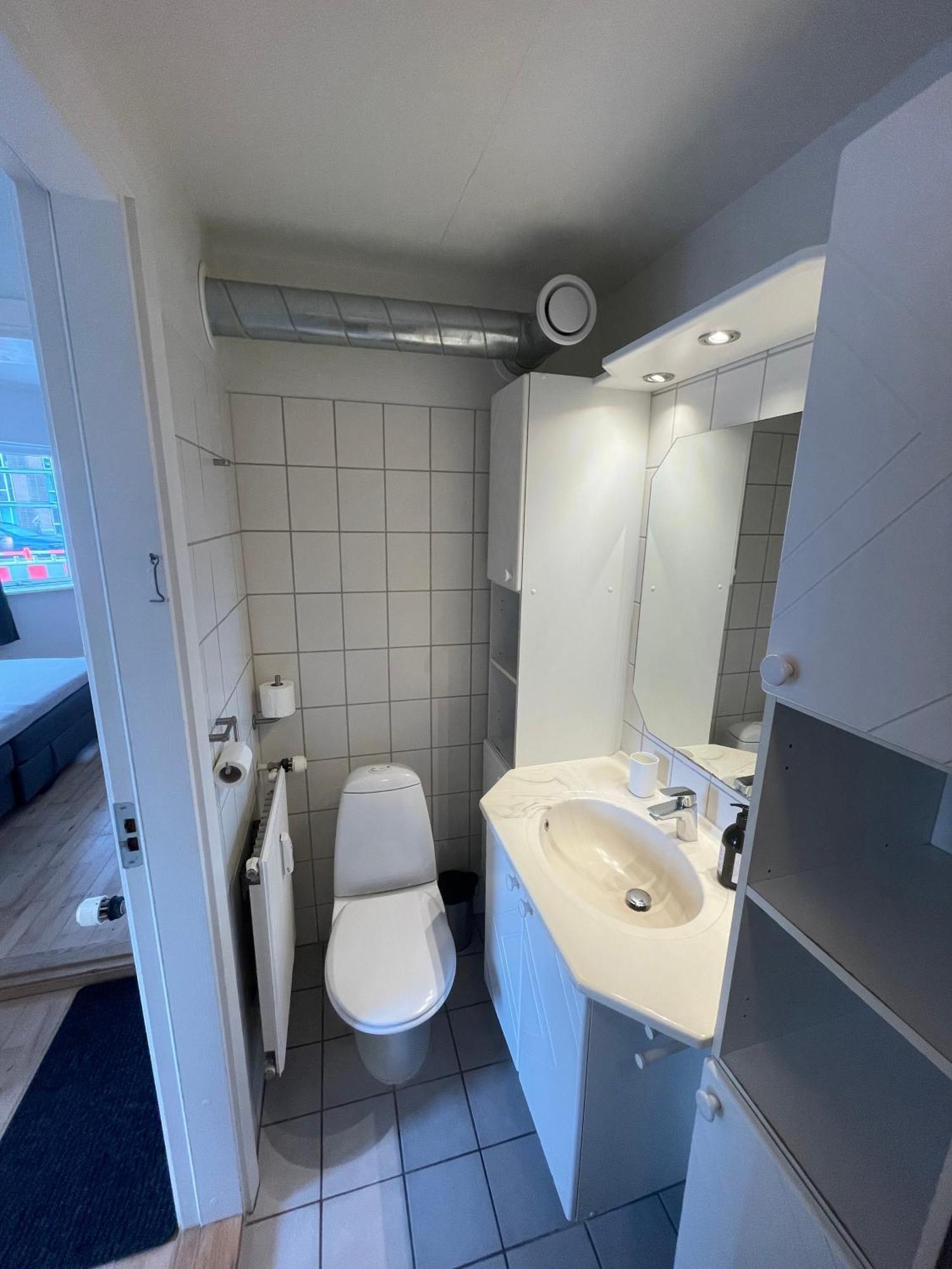 Central Apt W Parking Possibility, Netflix & Near Attractions Århus Екстериор снимка
